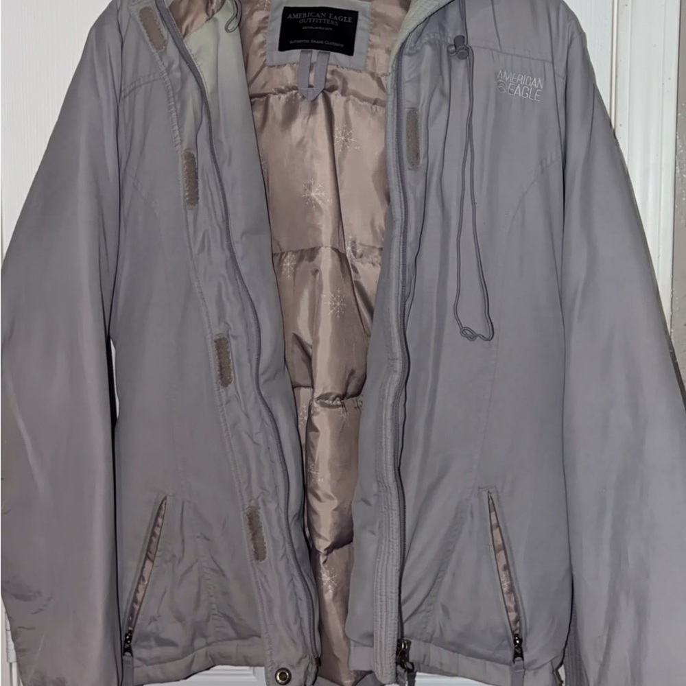 American Eagle Outfitters Light Gray Women’s Puffer Jacket